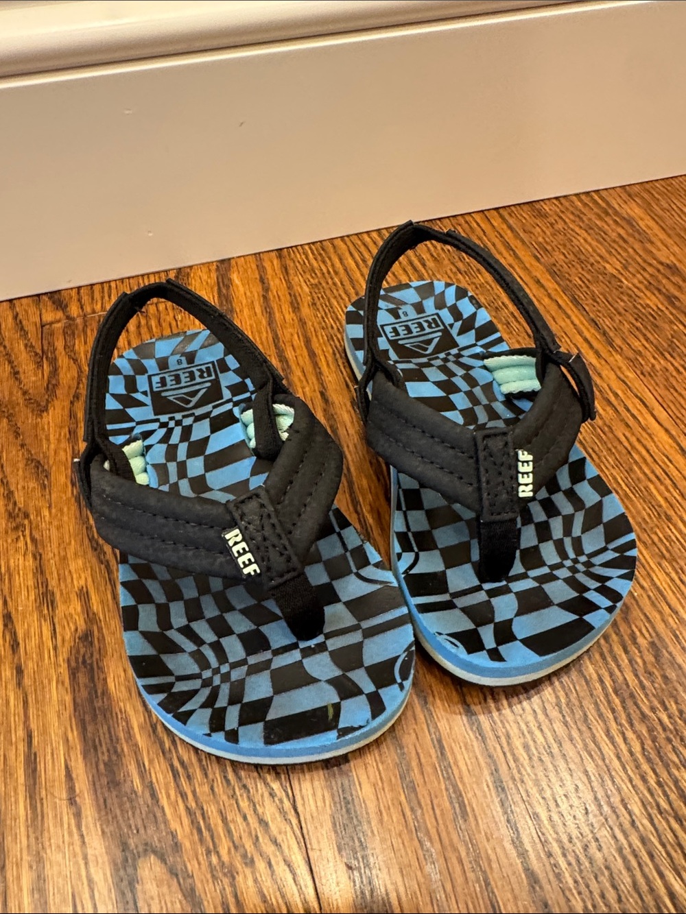 Reef Kids Black & Blue Checkerboard Sandals with Backstrap size 8